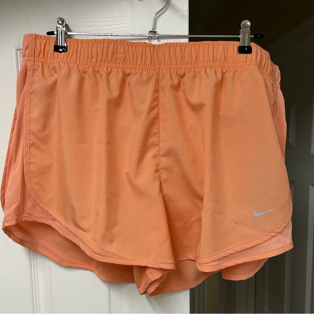 NWT Nike Tempo Dri-FIT Mid-Rise Running Shorts, Orange Trance – Size XL